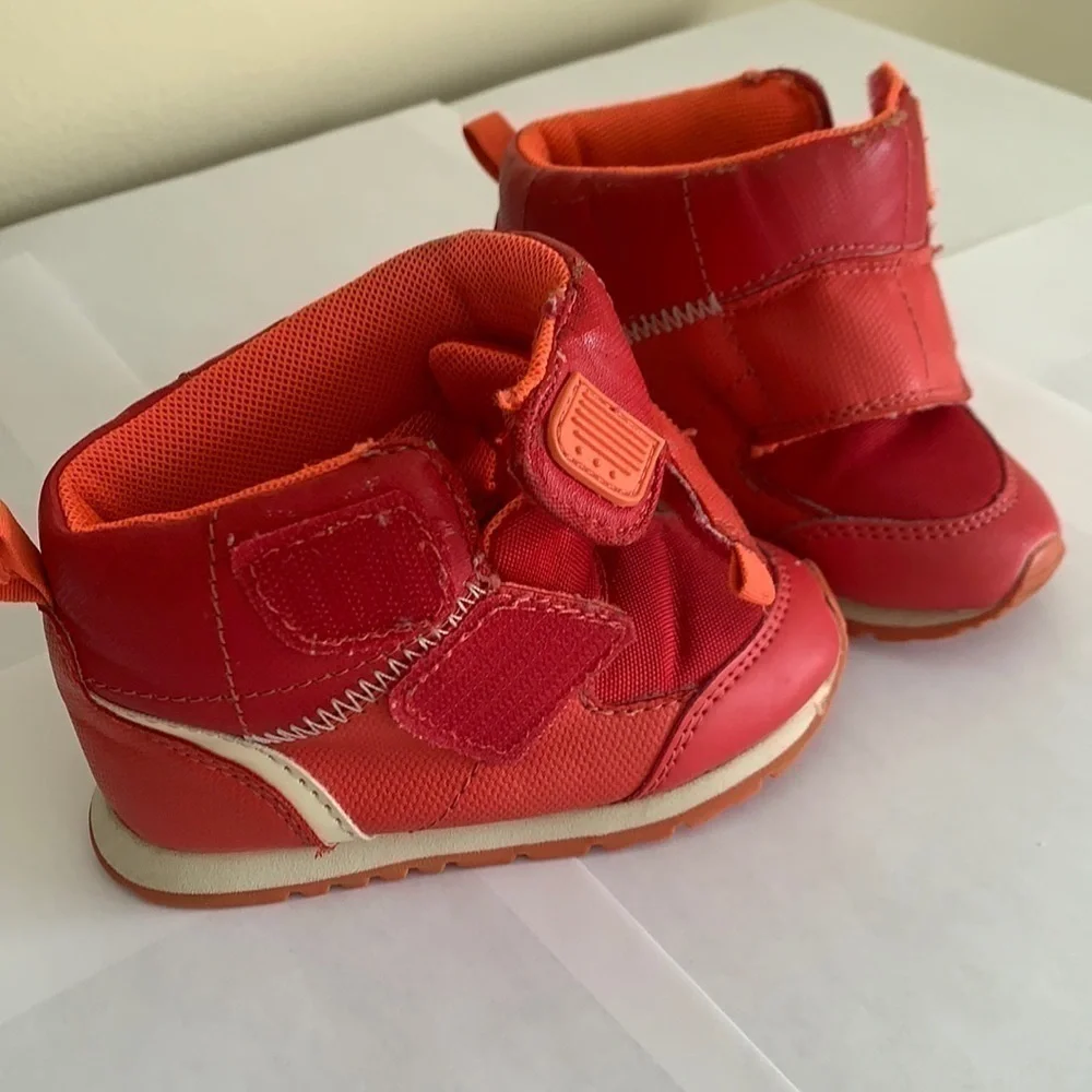 𝅺Zara| Kids Sneakers w/t adhesive strap closure- Size 22